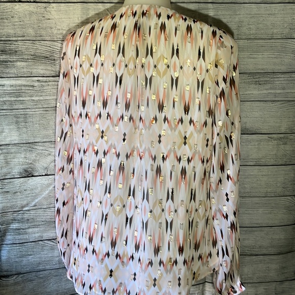 *NWOT* Silk- look V-neck top with gold metallic accents and split sleeves - Picture 5 of 7